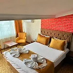 Rose & Aparthotel 3*